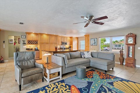 Casa en venta en Bradenton, Florida, 2 dormitorios, 166.39 m2 № 1916740 - foto 13