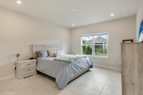 House in Sebastian, Florida 4 bedrooms, 217.76 sq.m. № 2247590 - photo 16