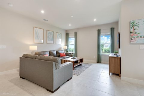 House in Sebastian, Florida 4 bedrooms, 217.76 sq.m. № 2247590 - photo 6
