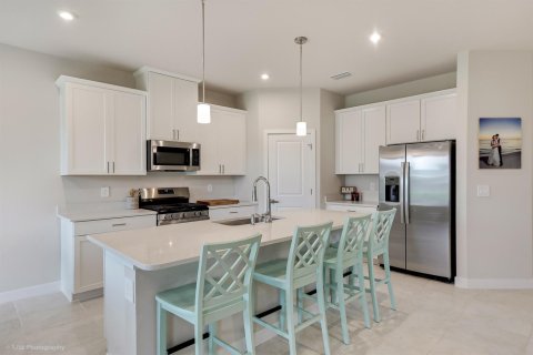 House in Sebastian, Florida 4 bedrooms, 217.76 sq.m. № 2247590 - photo 9