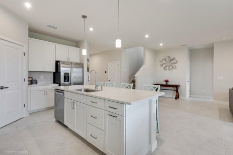 House in Sebastian, Florida 4 bedrooms, 217.76 sq.m. № 2247590 - photo 11