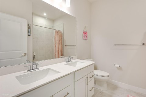 House in Sebastian, Florida 4 bedrooms, 217.76 sq.m. № 2247590 - photo 24
