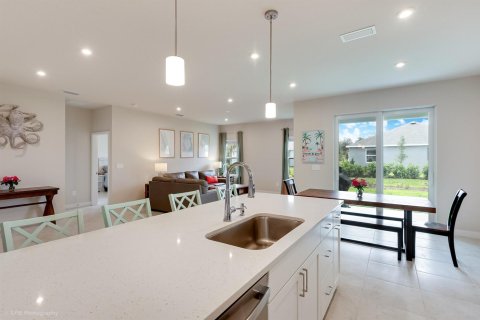 House in Sebastian, Florida 4 bedrooms, 217.76 sq.m. № 2247590 - photo 12