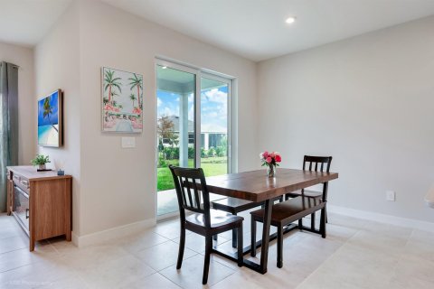 House in Sebastian, Florida 4 bedrooms, 217.76 sq.m. № 2247590 - photo 15