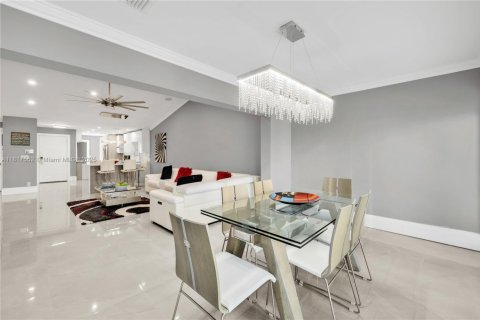 Townhouse in Boca Raton, Florida 3 bedrooms, 151.43 sq.m. № 1779975 - photo 13
