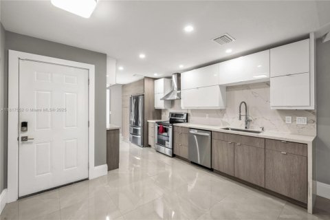 Townhouse in Boca Raton, Florida 3 bedrooms, 151.43 sq.m. № 1779975 - photo 8