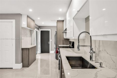 Townhouse in Boca Raton, Florida 3 bedrooms, 151.43 sq.m. № 1779975 - photo 10