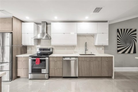 Townhouse in Boca Raton, Florida 3 bedrooms, 151.43 sq.m. № 1779975 - photo 9