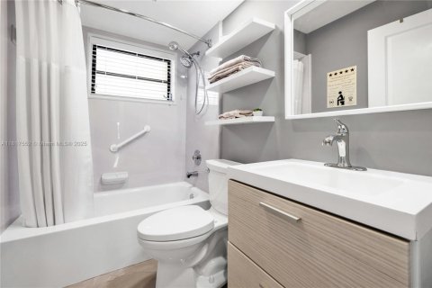 Townhouse in Boca Raton, Florida 3 bedrooms, 151.43 sq.m. № 1779975 - photo 20