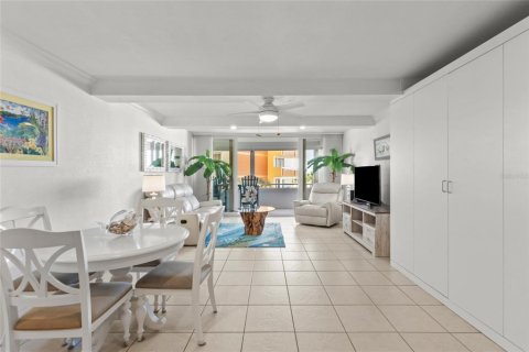 Copropriété à vendre à Redington Shores, Floride: 1 chambre, 98.48 m2 № 2431854 - photo 17