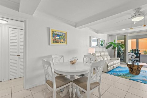 Copropriété à vendre à Redington Shores, Floride: 1 chambre, 98.48 m2 № 2431854 - photo 16