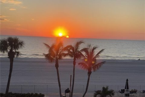 Copropriété à vendre à Redington Shores, Floride: 1 chambre, 98.48 m2 № 2431854 - photo 6