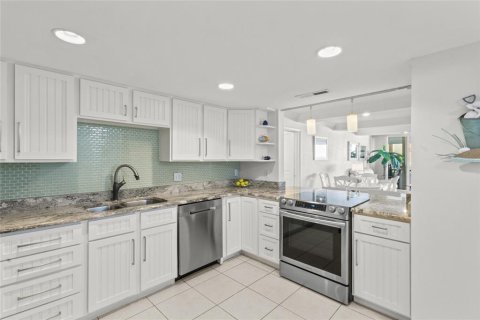 Copropriété à vendre à Redington Shores, Floride: 1 chambre, 98.48 m2 № 2431854 - photo 13