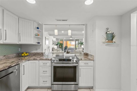 Copropriété à vendre à Redington Shores, Floride: 1 chambre, 98.48 m2 № 2431854 - photo 14