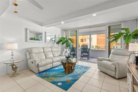 Copropriété à vendre à Redington Shores, Floride: 1 chambre, 98.48 m2 № 2431854 - photo 9