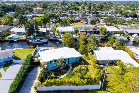House in Fort Lauderdale, Florida 2 bedrooms, 157.1 sq.m. № 2132390