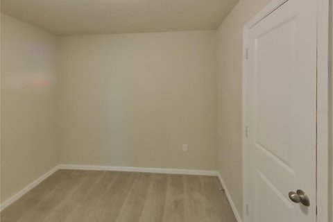 Villa ou maison à louer à Spring Hill, Floride: 4 chambres, 123.1 m2 № 2117714 - photo 10