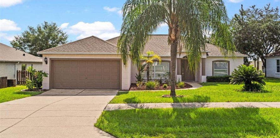 House in Minneola, Florida 3 bedrooms, 150.97 sq.m. № 1894806