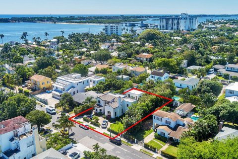 House in West Palm Beach, Florida 5 bedrooms, 333.33 sq.m. № 1100284 - photo 1