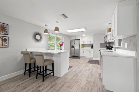 Купить виллу или дом в Семинол, Флорида 13 комнат, 234.11м2, № 1844549 - фото 8