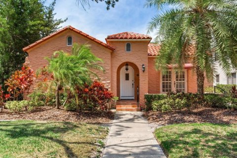 House in Tampa, Florida 3 bedrooms, 162.39 sq.m. № 1765952 - photo 1