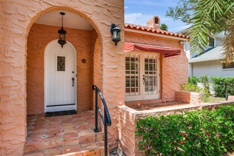 House in Tampa, Florida 3 bedrooms, 162.39 sq.m. № 1765952 - photo 7