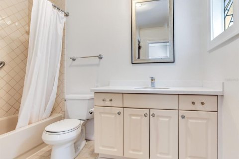 House in Tampa, Florida 3 bedrooms, 162.39 sq.m. № 1765952 - photo 21