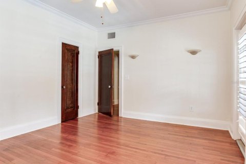 House in Tampa, Florida 3 bedrooms, 162.39 sq.m. № 1765952 - photo 28