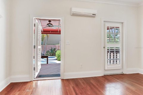 House in Tampa, Florida 3 bedrooms, 162.39 sq.m. № 1765952 - photo 20