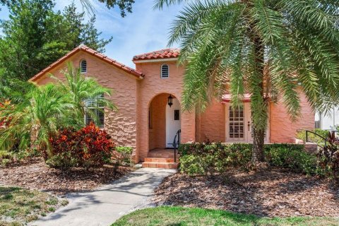House in Tampa, Florida 3 bedrooms, 162.39 sq.m. № 1765952 - photo 5