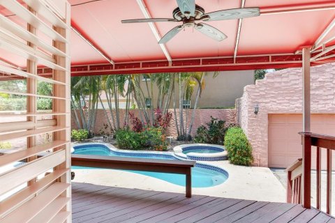House in Tampa, Florida 3 bedrooms, 162.39 sq.m. № 1765952 - photo 30