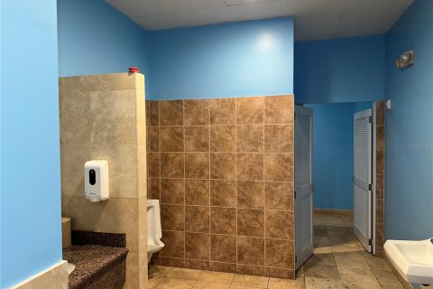 Propiedad comercial en alquiler en Orlando, Florida, 1327.95 m2 № 2109333 - foto 12