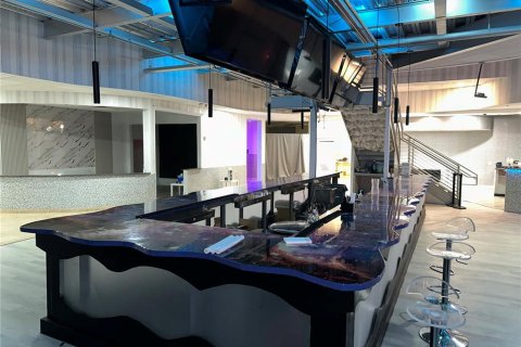 Propiedad comercial en alquiler en Orlando, Florida, 1327.95 m2 № 2109333 - foto 16