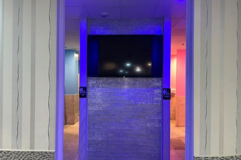 Propiedad comercial en alquiler en Orlando, Florida, 1327.95 m2 № 2109333 - foto 10