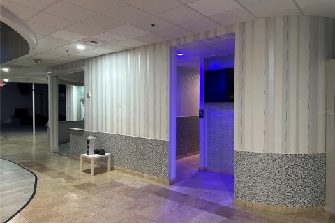 Propiedad comercial en alquiler en Orlando, Florida, 1327.95 m2 № 2109333 - foto 8