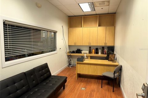Propiedad comercial en alquiler en Orlando, Florida, 1327.95 m2 № 2109333 - foto 13