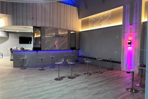 Propiedad comercial en alquiler en Orlando, Florida, 1327.95 m2 № 2109333 - foto 18