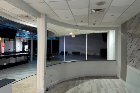 Propiedad comercial en alquiler en Orlando, Florida, 1327.95 m2 № 2109333 - foto 7