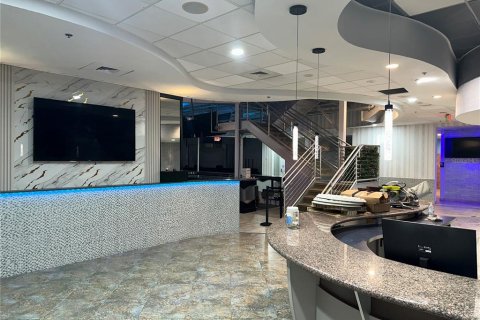 Propiedad comercial en alquiler en Orlando, Florida, 1327.95 m2 № 2109333 - foto 2