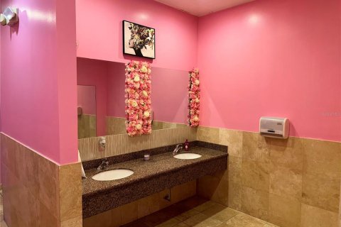 Propiedad comercial en alquiler en Orlando, Florida, 1327.95 m2 № 2109333 - foto 11