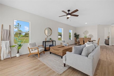 House in North Port, Florida 4 bedrooms, 184.88 sq.m. № 1721056 - photo 9