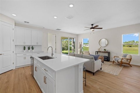 House in North Port, Florida 4 bedrooms, 184.88 sq.m. № 1721056 - photo 14