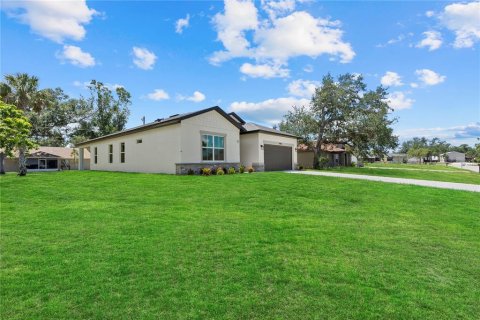 House in North Port, Florida 4 bedrooms, 184.88 sq.m. № 1721056 - photo 2