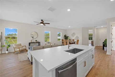 House in North Port, Florida 4 bedrooms, 184.88 sq.m. № 1721056 - photo 15