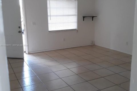 House in Lake Worth, Florida 3 bedrooms, 87.51 sq.m. № 2052147 - photo 13