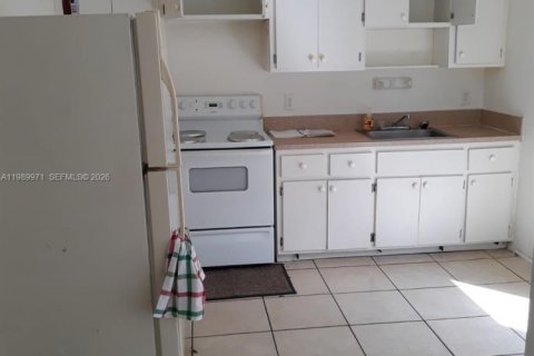 House in Lake Worth, Florida 3 bedrooms, 87.51 sq.m. № 2052147 - photo 14