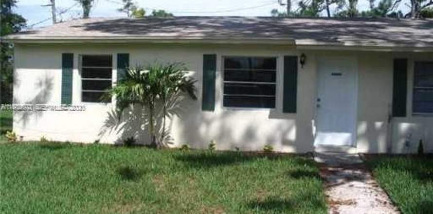 House in Lake Worth, Florida 3 bedrooms, 87.51 sq.m. № 2052147