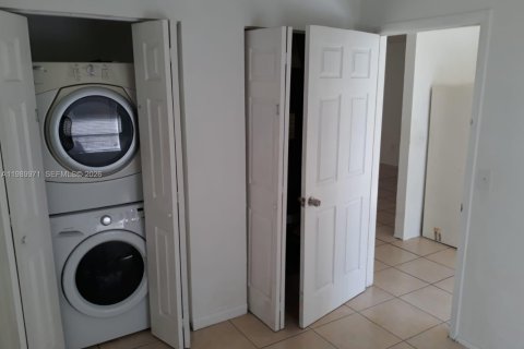 House in Lake Worth, Florida 3 bedrooms, 87.51 sq.m. № 2052147 - photo 17