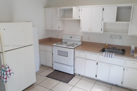 House in Lake Worth, Florida 3 bedrooms, 87.51 sq.m. № 2052147 - photo 15