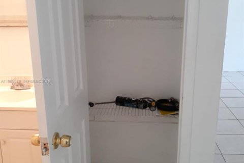 House in Lake Worth, Florida 3 bedrooms, 87.51 sq.m. № 2052147 - photo 11